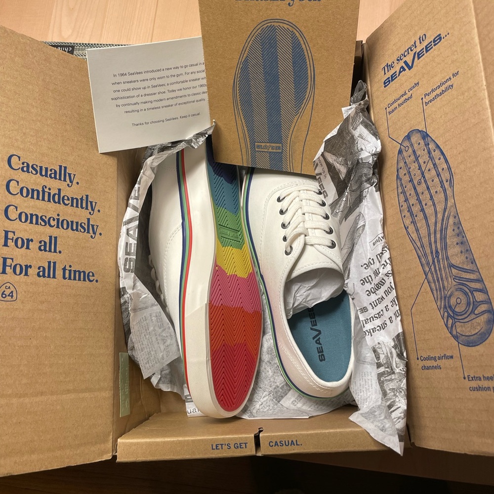 SeaVees Woman's Legend Sneakers Pride Edition New In Box - Picture 5 of 7